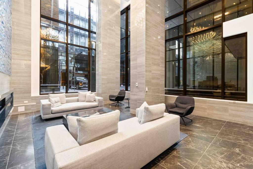 Condo In The City Торонто Экстерьер фото