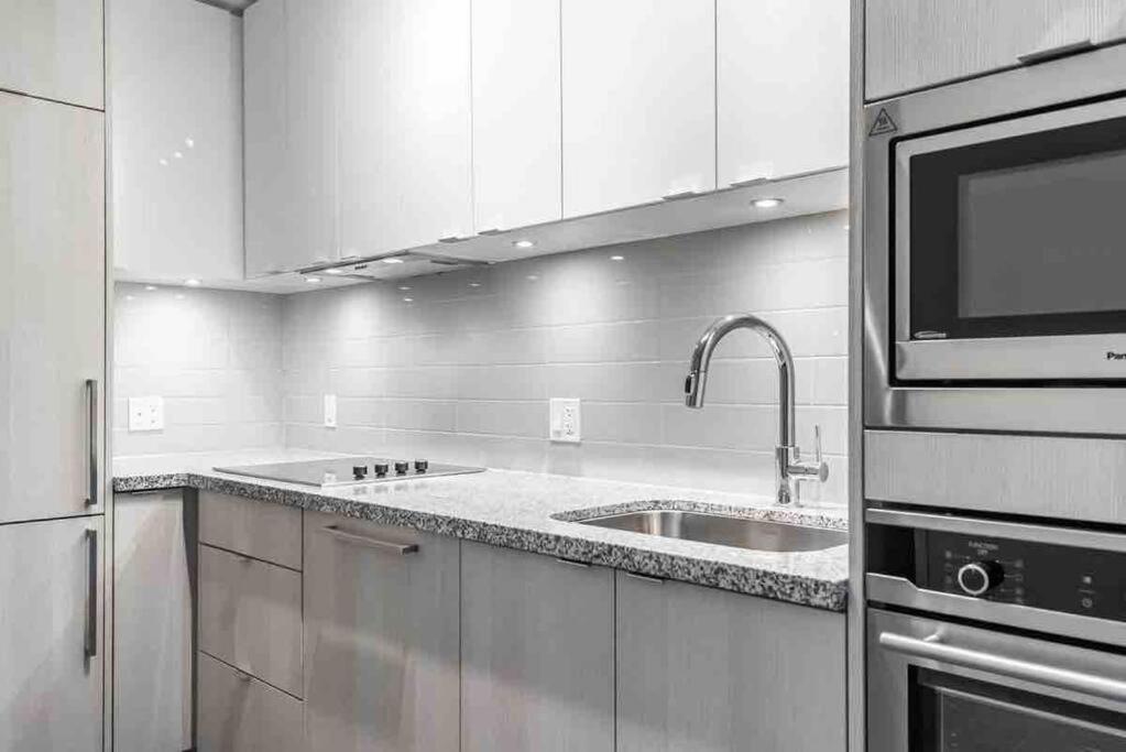 Condo In The City Торонто Экстерьер фото